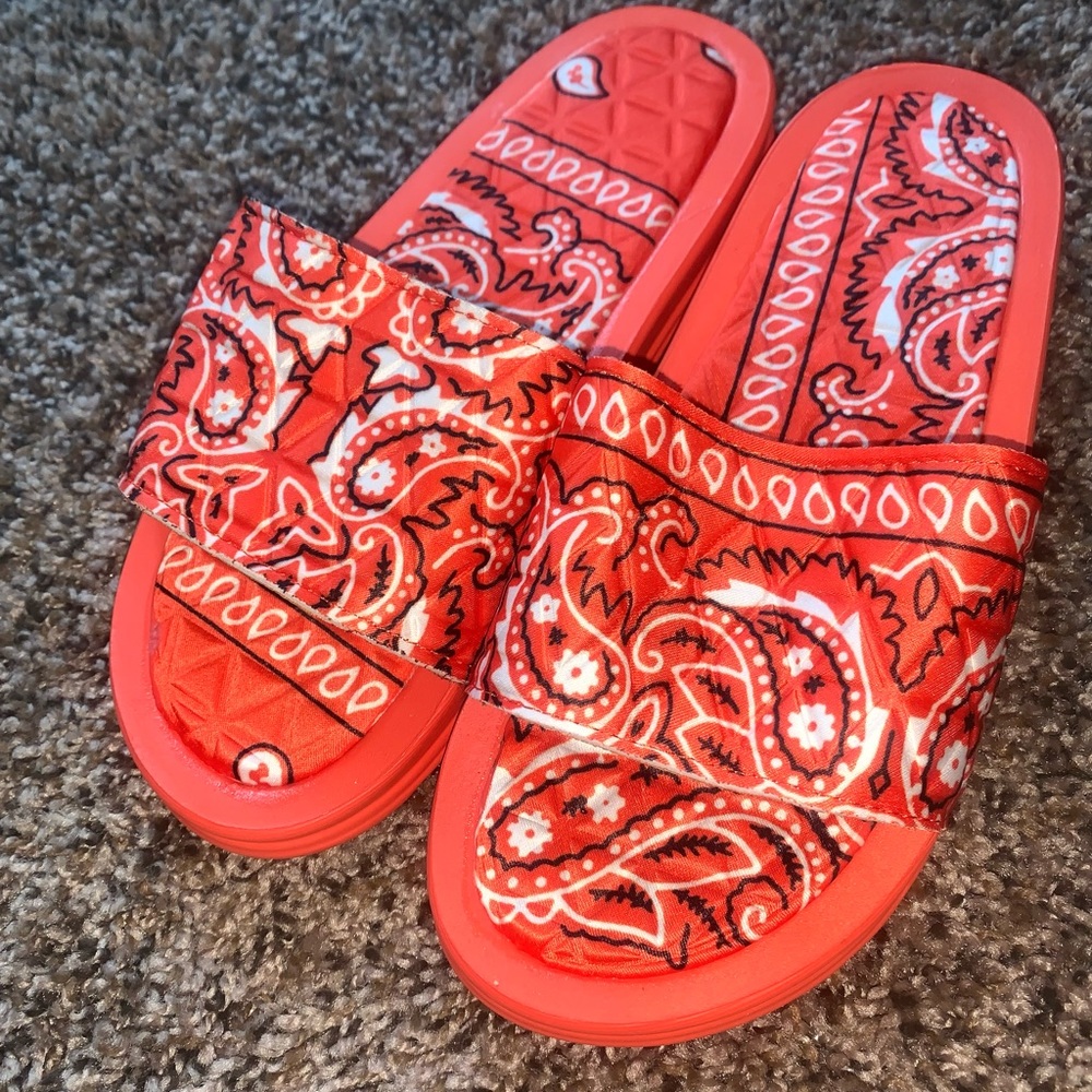 Red Bandana Slides